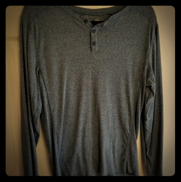 on the byas Other - Men's light blue thin sweater